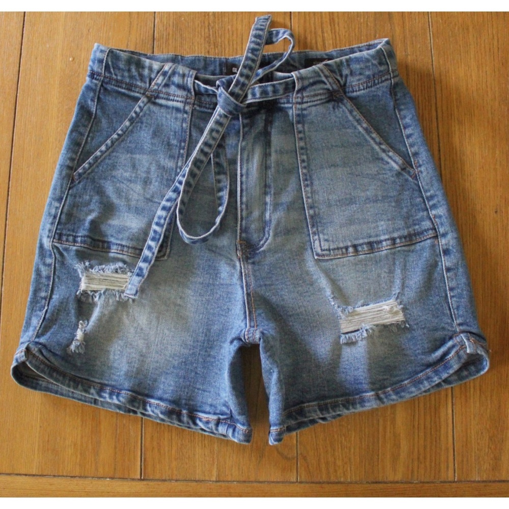 Black Label by C’est Toi Paperbag Waist with Tie Belt Jean Shorts Small 2 / 26
